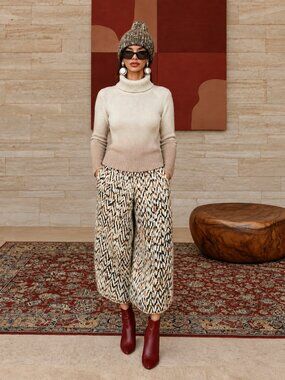 Cozy Ombre Turtleneck Sweater in Cream and Light Brown Women's